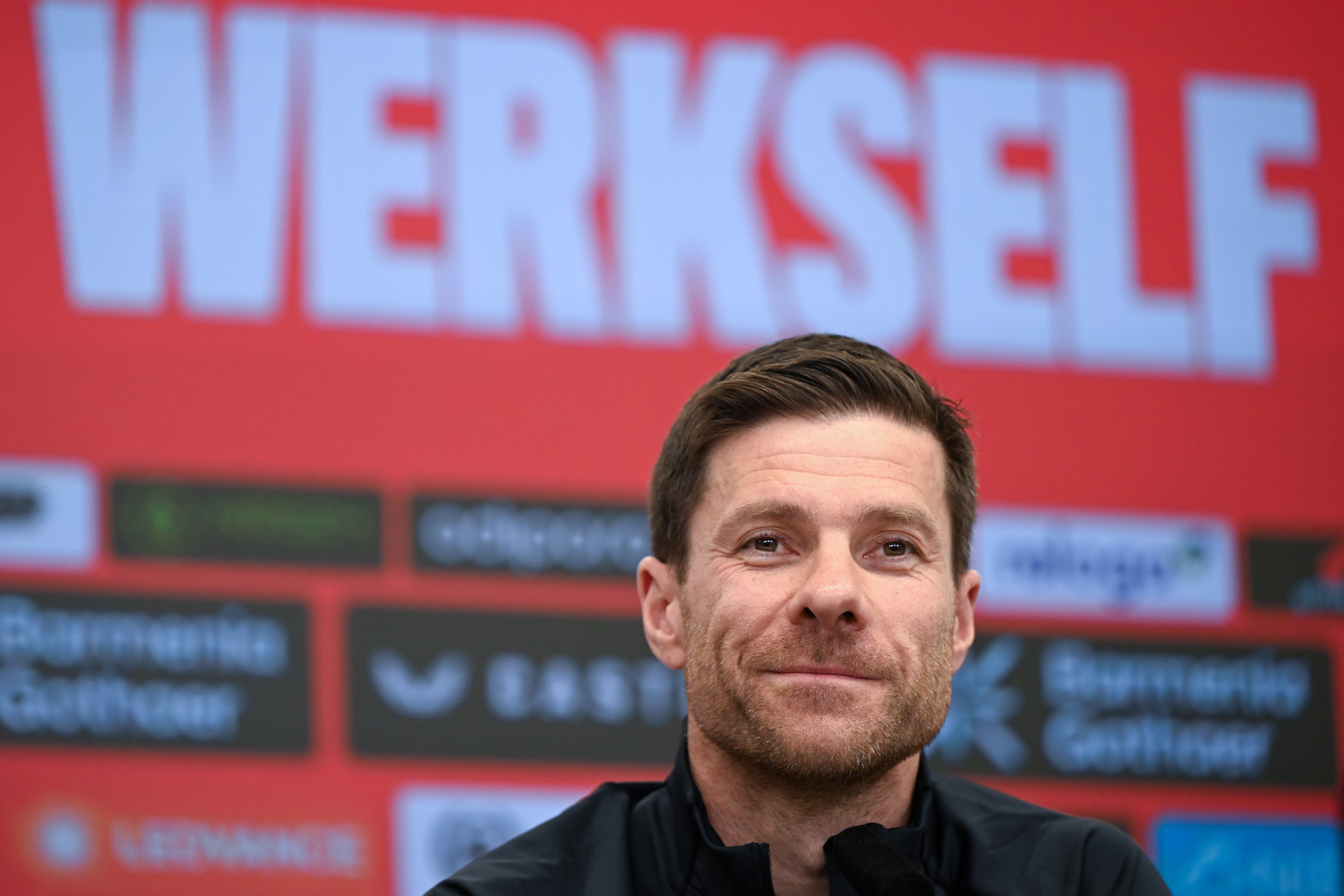 Xabi Alonso, en rueda de prensa con el Bayer Leverkusen