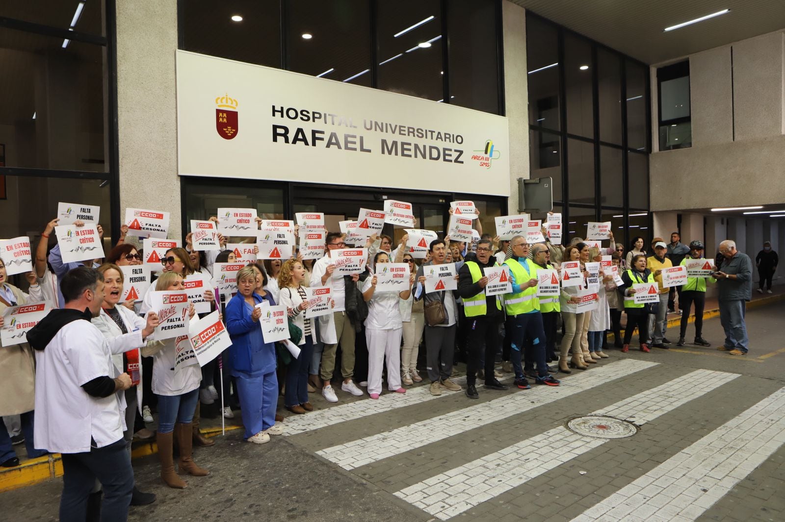 Sanitarios del Hospital Rafael Méndez protestan por la falta de recursos