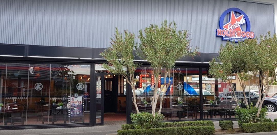 Fachada del restaurante "Foster Hollywood" de Alcázar de San Juan