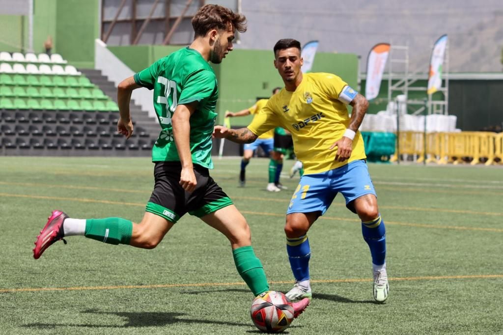 Mario González durante un partido con el Atlético Paso.