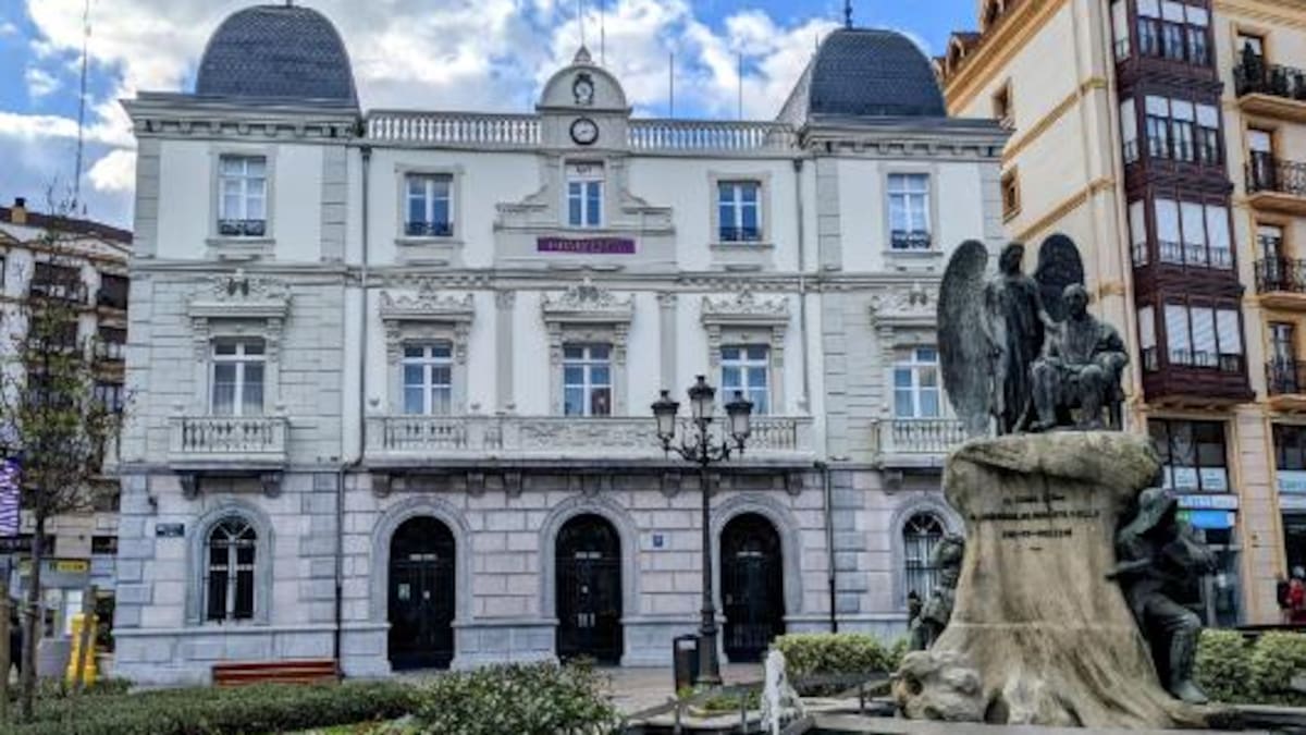 “No está legitimada para presidirla”: arranca la comisión que investiga la presunta filtración del examen de la Policía Local en Santurtzi con críticas de la oposición
