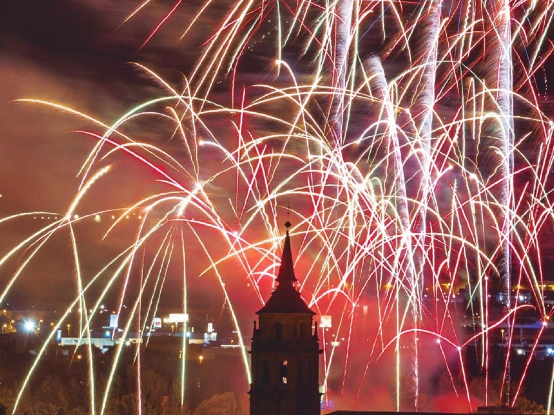 Fuegos artificiales en Alcalá de Henares durante una celebración. 