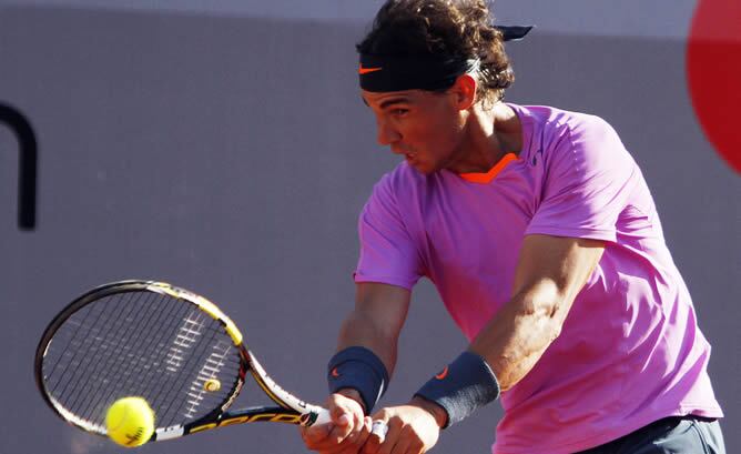 El tenista español Rafael Nadal ante el argentino Federico Delbonis este miércoles, durante la segunda ronda de sencillos del torneo de Viña del Mar en Chile