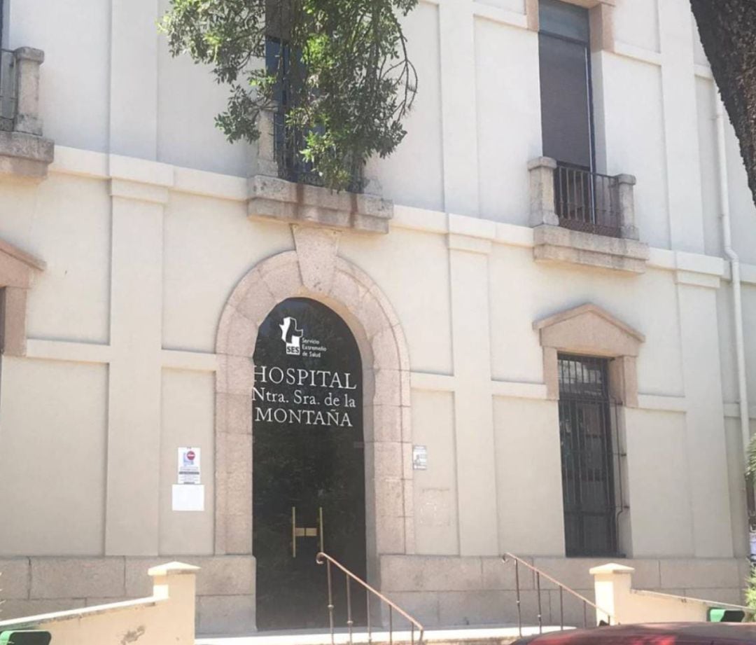 Puerta de acceso del Hospital Nuestra Señora de la Montaña 