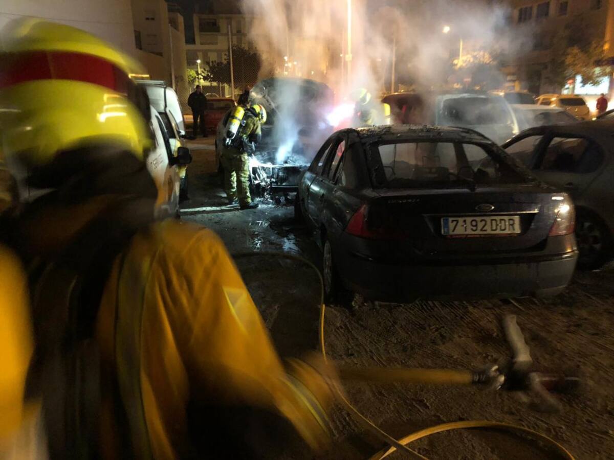 Arden seis coches en San Vicente del Raspeig, sin heridos