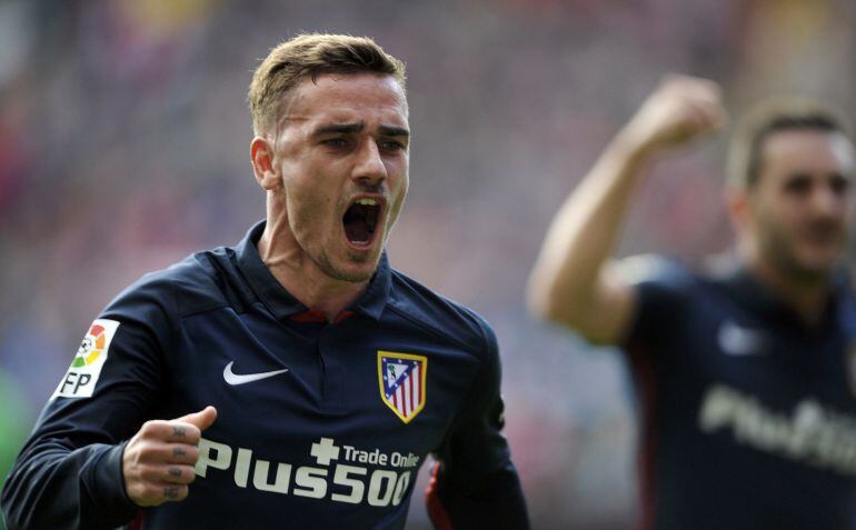 Griezmann celebra su gol de falta