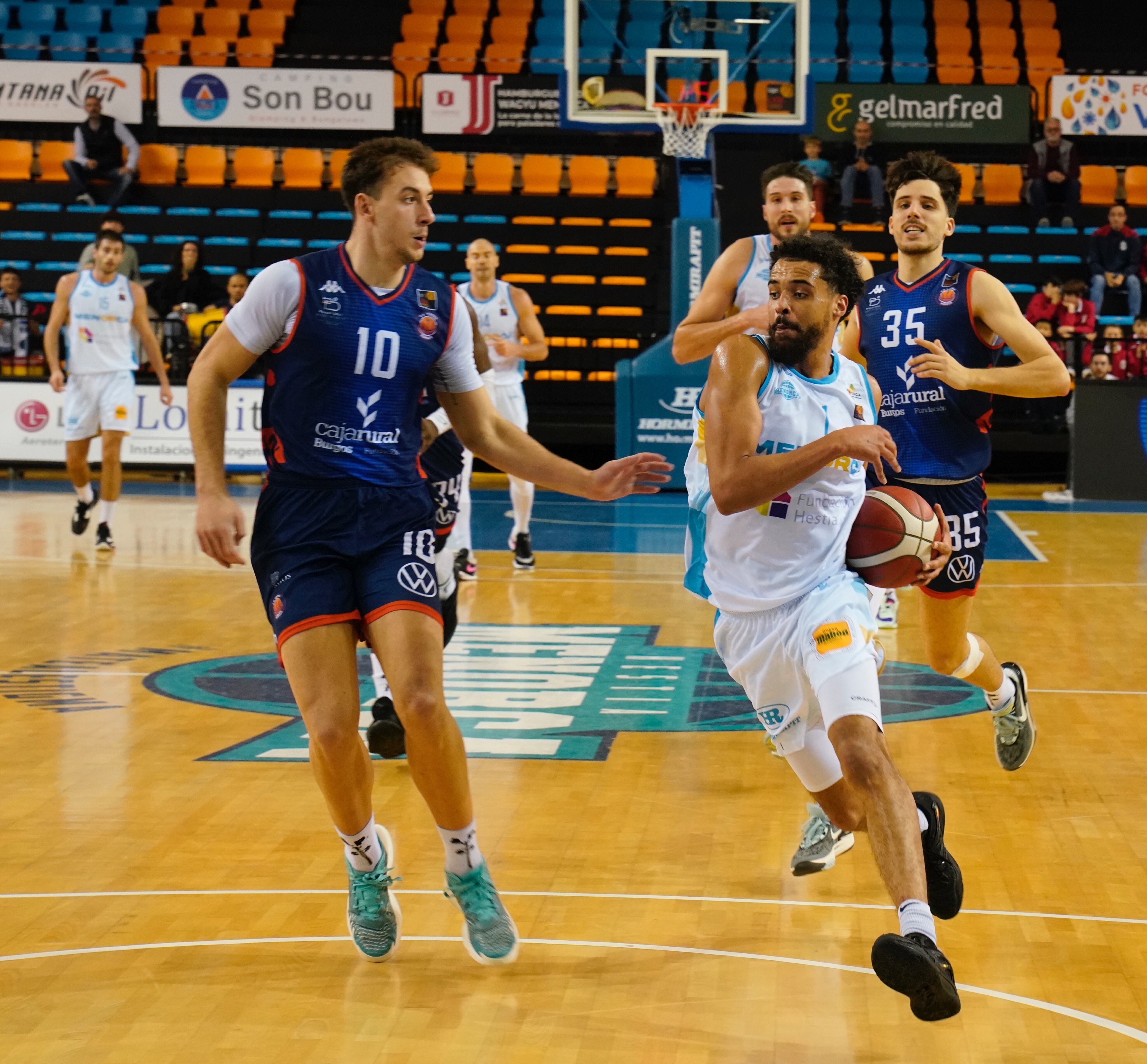 L'Hestia va ser molt a prop de guanyar el partit a la primera volta.