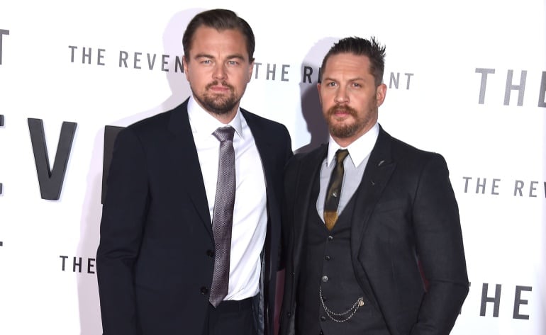 Leonardo DiCaprio y Tom Hardy durante la promoción de &#039;El Renacido&#039; en 2015