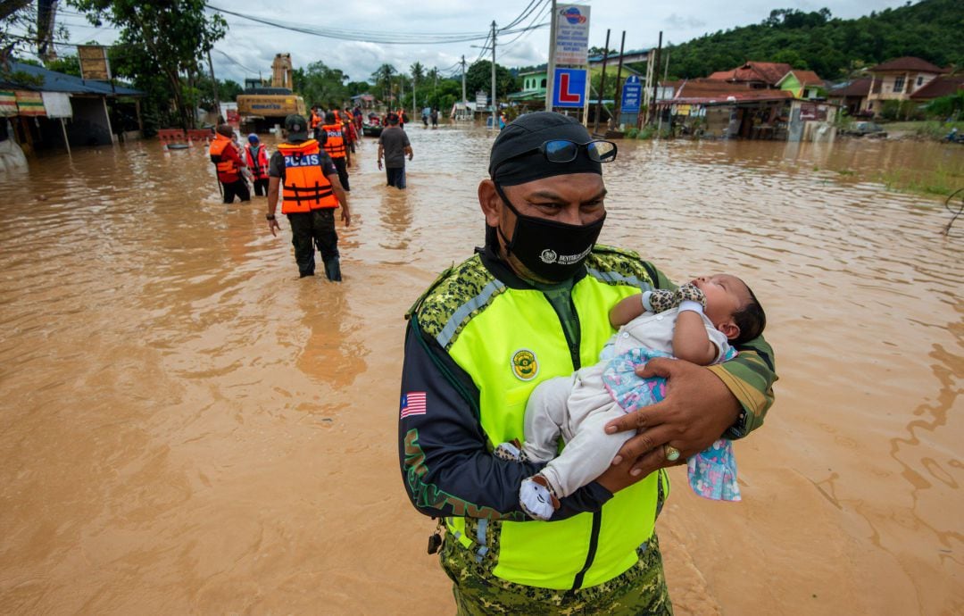 Decenas de miles de desplazados en las peores inundaciones de los últimos 100 años en Malasia.