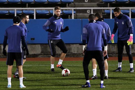 Sergio Ramos con el resto de sus compañeros durante el entrenamiento antes de la final.