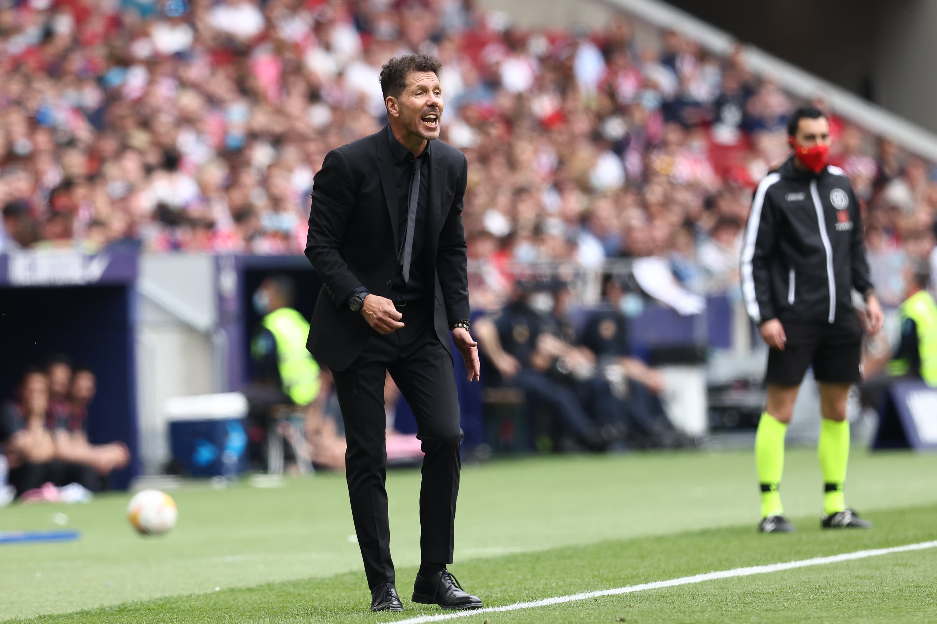 Diego Pablo Simeone, dirigiendo a su equipo frente al RCD Espanyol