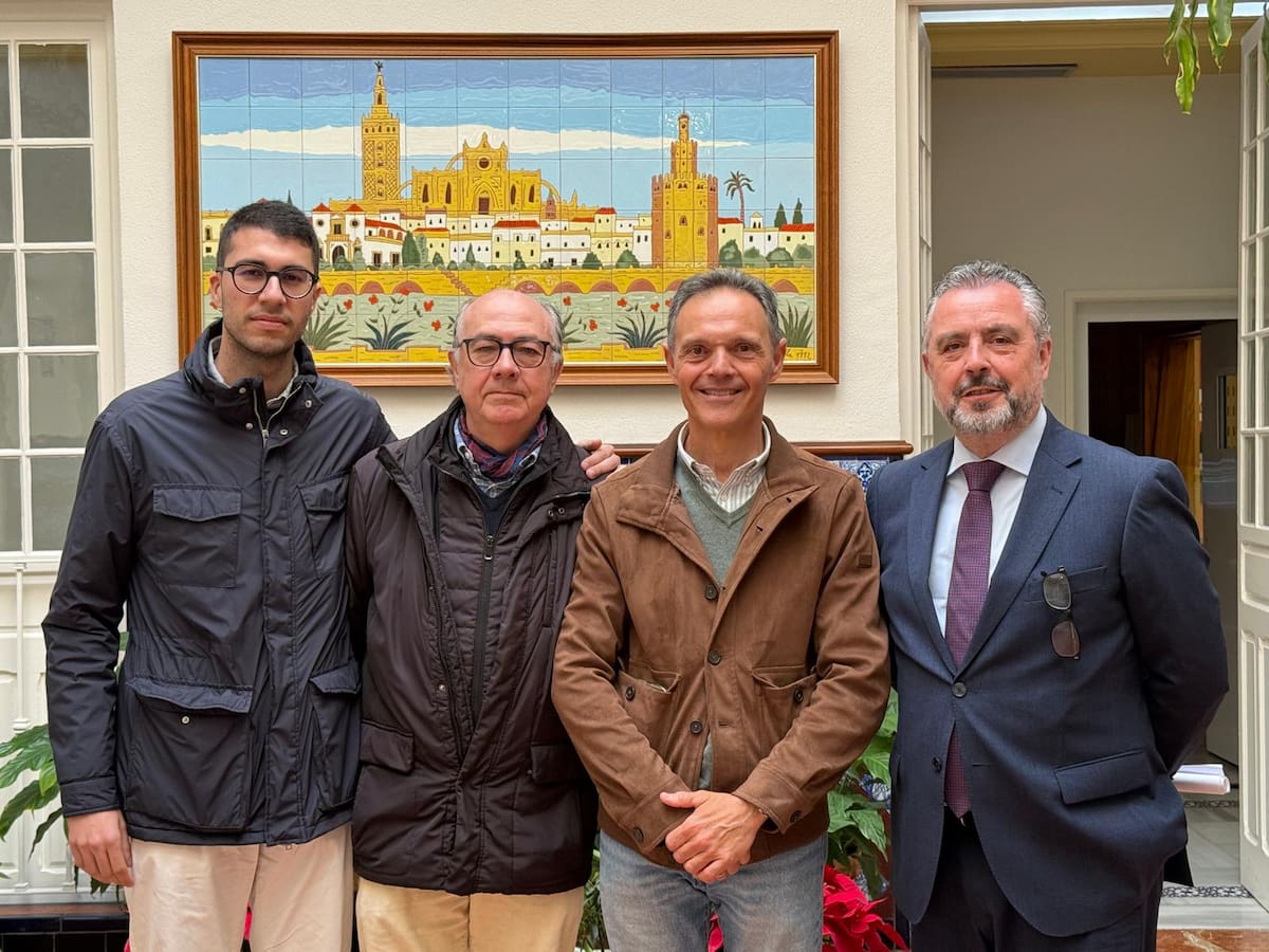 La tertulia cofrade El Museíto concede su Jarrillo de Lata al director de la Banda Municipal, Francisco Javier Gutiérrez Juan