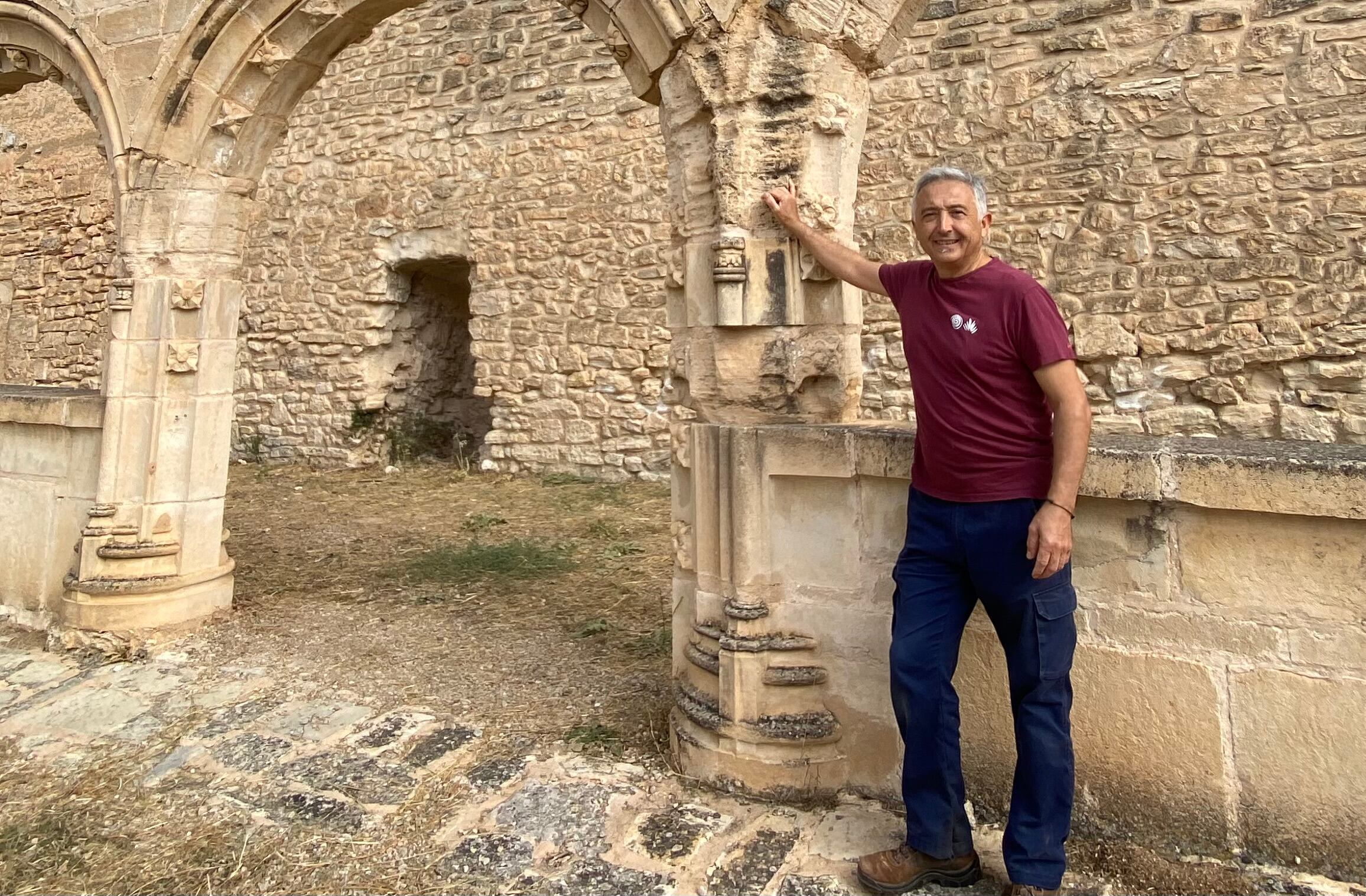 Jesús Parra, alfarero de Priego y guía turístico local.