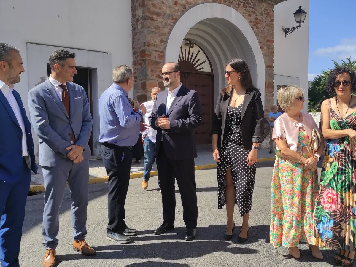 Ponferrada destinará medio millón de euros para un patio cubierto en el colegio y la mejora del campo de fútbol en Flores del Sil