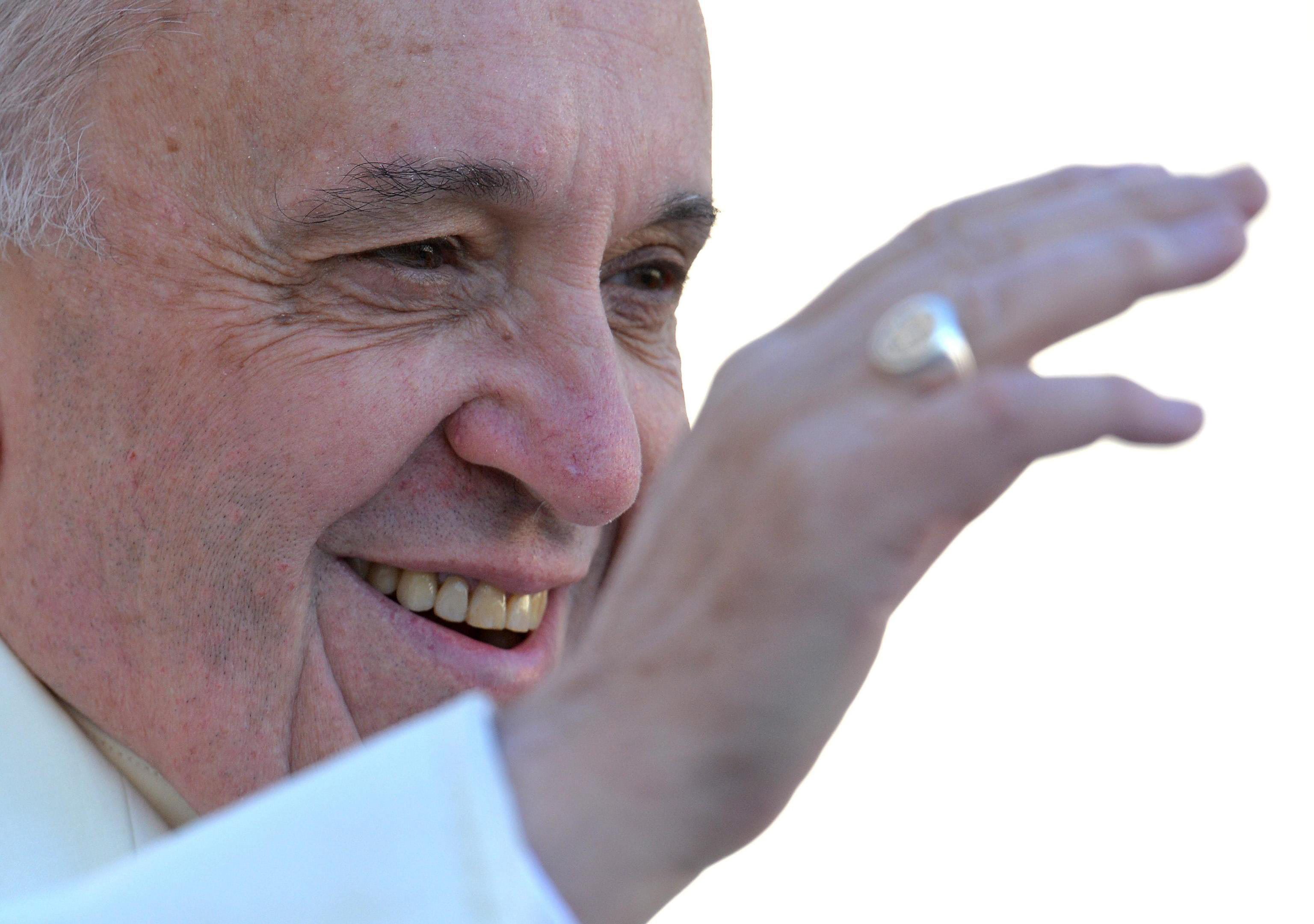 "Vio la cifra de desaparecidos, bajó la cabeza y se le cayeron las lágrimas": adiós a un Papa comprometido con el drama migratorio en Canarias