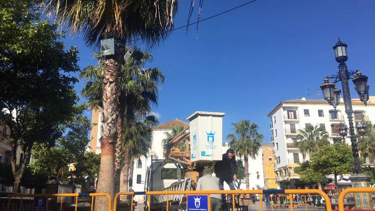 Instalación de las sillas de Semana Santa en Algeciras