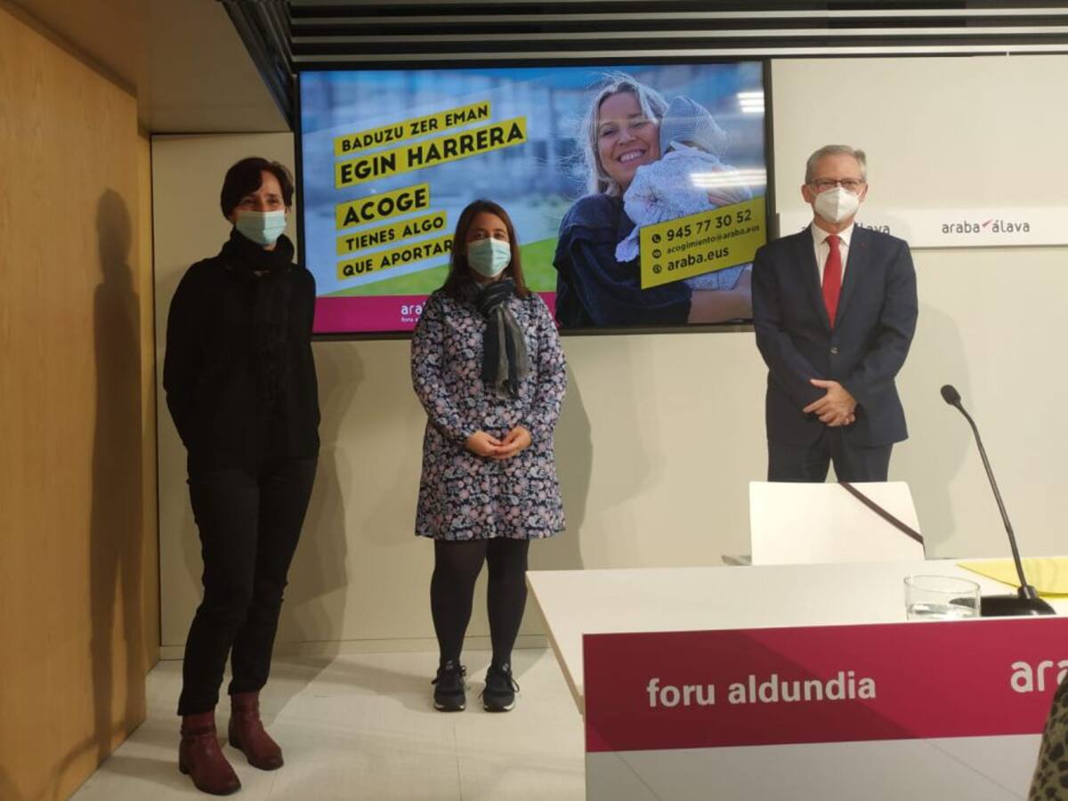 Itziar Martinez de la Hidalga, madre de acogida de urgencia, explica su experiencia