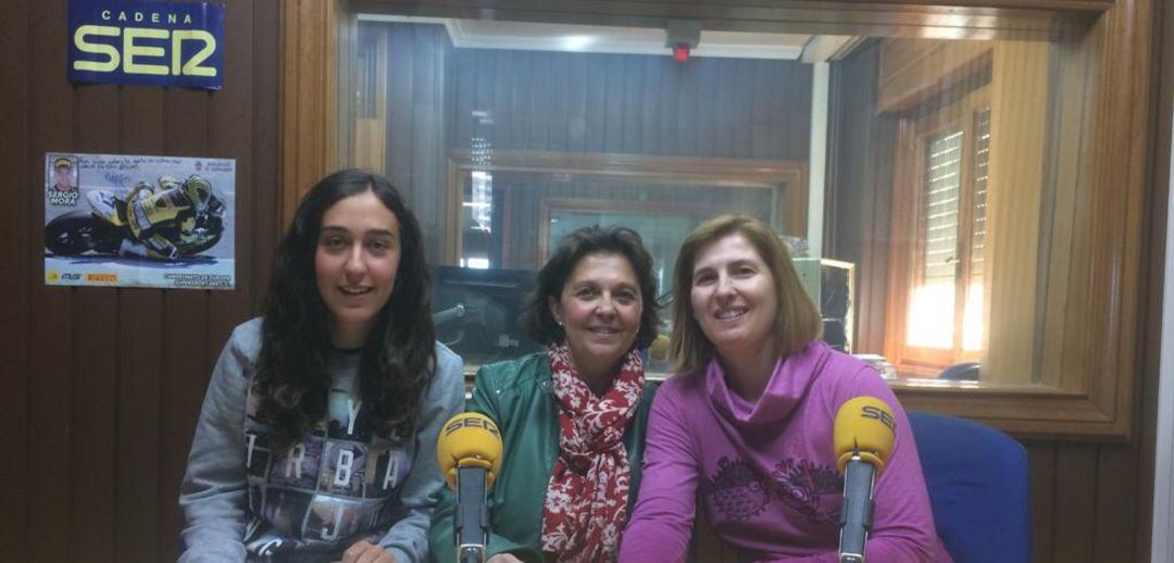 La matrona Loli Garrido, la enfermera Olga Sierra, y la estudiante de enfermería Nerea 