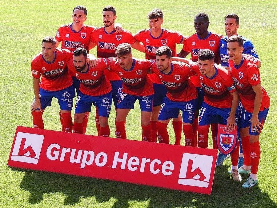 Once del Numancia ante el Montijo.