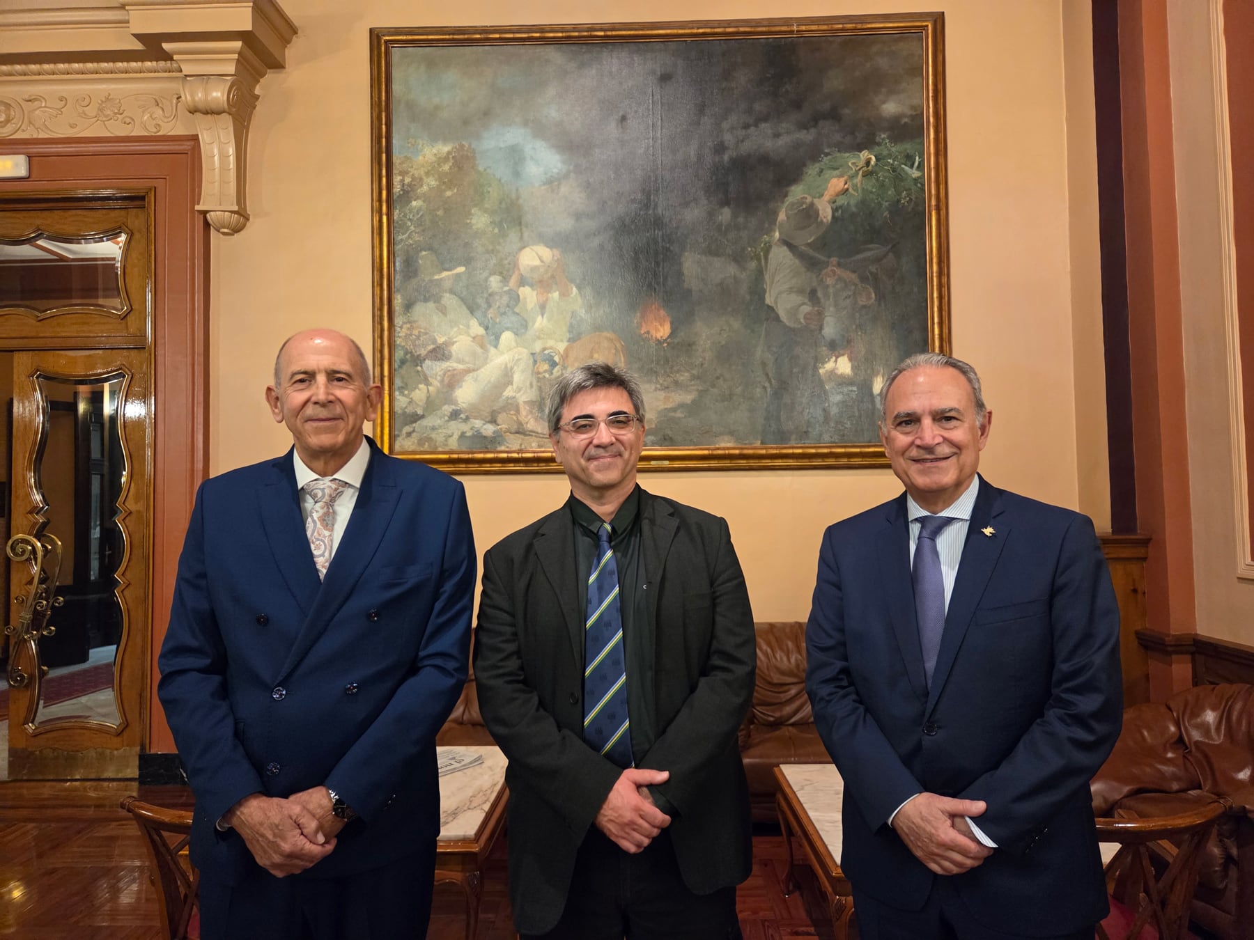 Rafael Valls, Ángel Juan e Indalecio Carbonell, en el Salón Largo del Círculo industrial