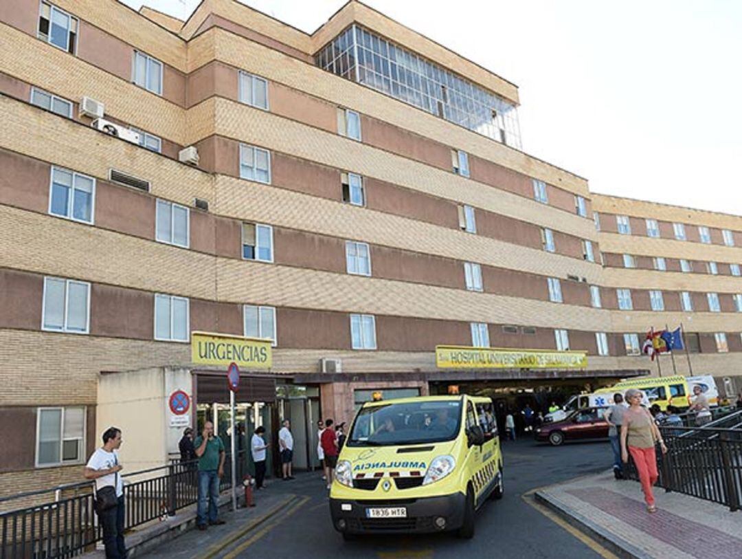 Entrada principal al Complejo Asistencial de Salamanca