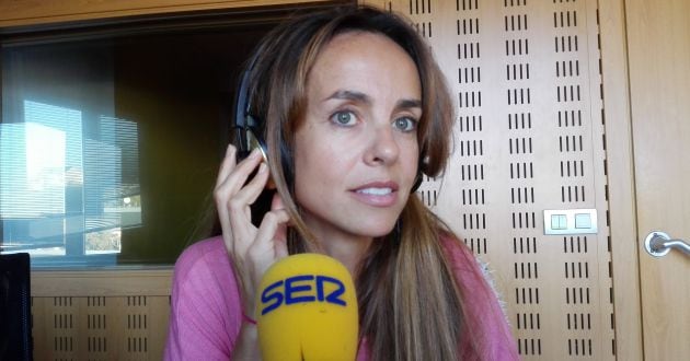 Susana Soleto en los estudios de SER Vitoria durante la entrevista