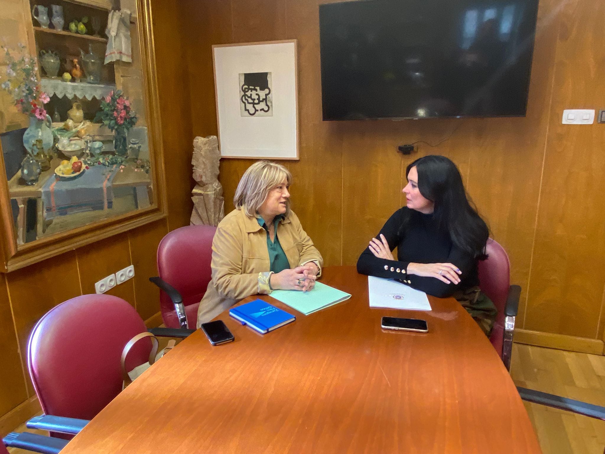 Momento de la reunión entre la alcaldesa de Huesca, Lorena Orduna, y la consejera de Presidencia, Interior y Cultura del Gobierno de Aragón el pasado 10 de noviembre