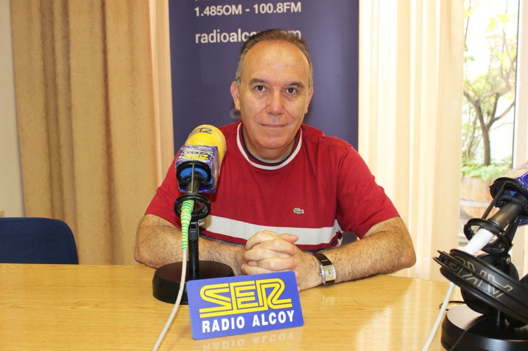 L'escriptor Paco Pou, en una imatge d'arxiu