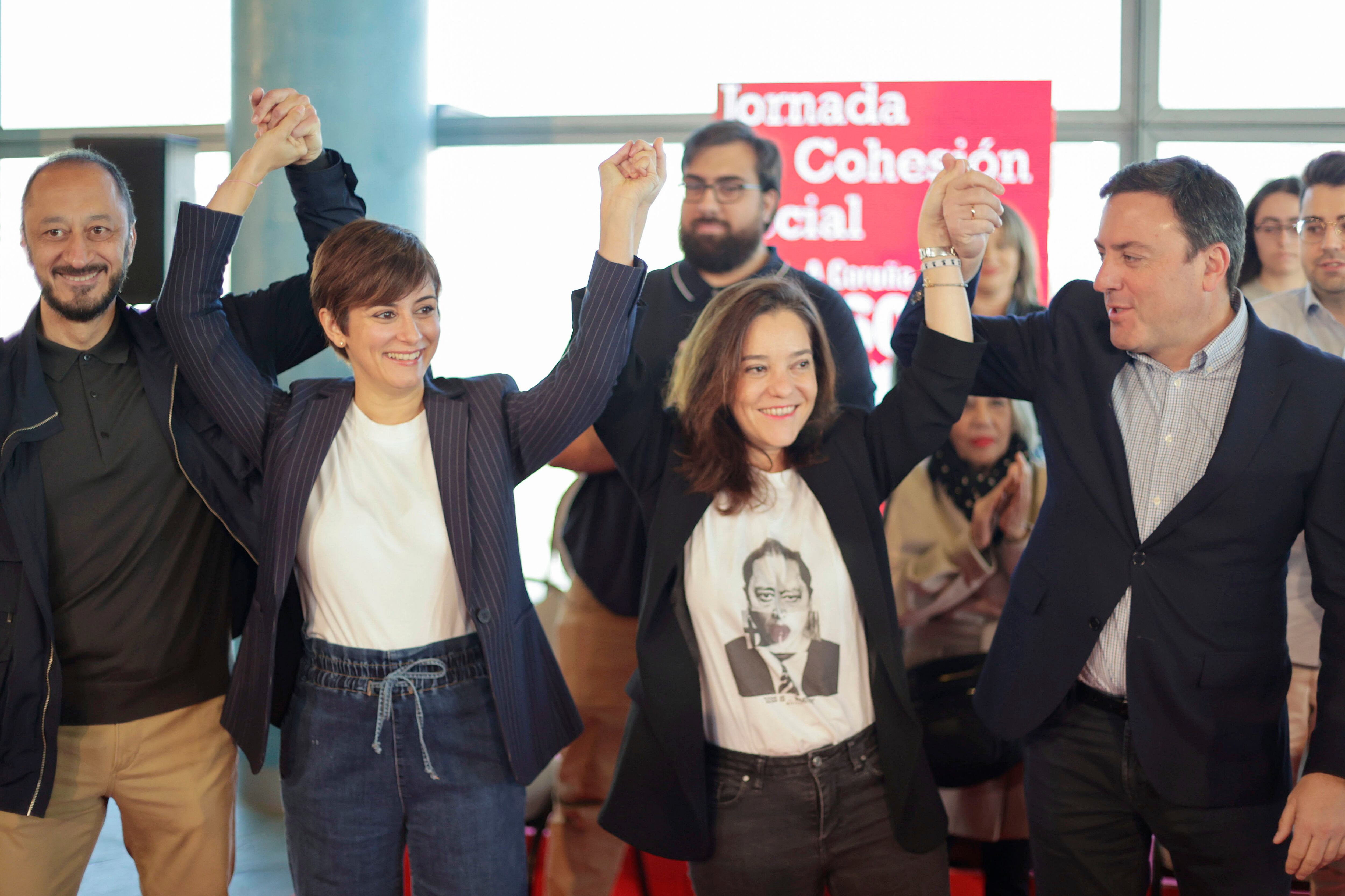 A CORUÑA, 19/02/2023.- La ministra de Política Territorial y portavoz del Gobierno, Isabel Rodríguez (2i), la alcaldesa de A Coruña, Inés Rey (2d) y el secretario general del PSdeG, Valentín González Formoso (d), durante la inauguración de la jornada municipalista sobre cohesión social celebrado este domingo en A Coruña. EFE/Cabalar
