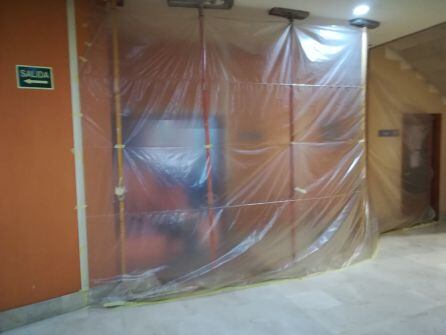 Los lavabos de la planta baja de la Casa de Cultura también quedan inutilizados durante las obras