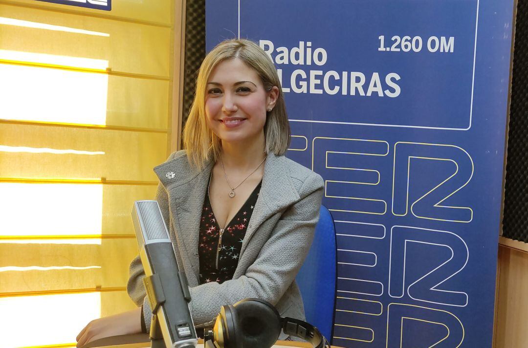 María Eugenia Moreno en los estudios de Radio Algeciras.