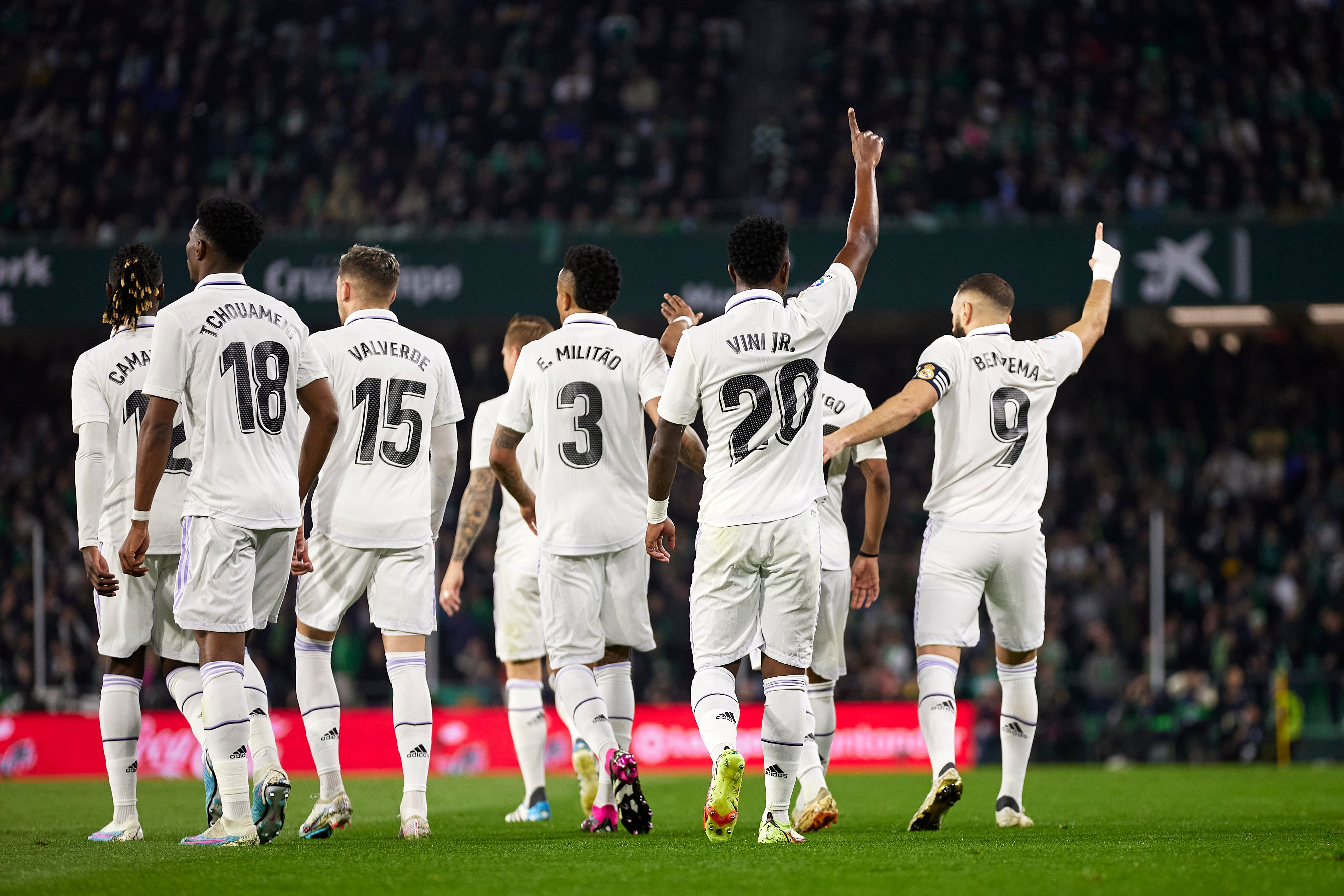Benzema, Vinicius y otros jugadores del Real Madrid. (Photo by Fermin Rodriguez/Quality Sport Images/Getty Images)