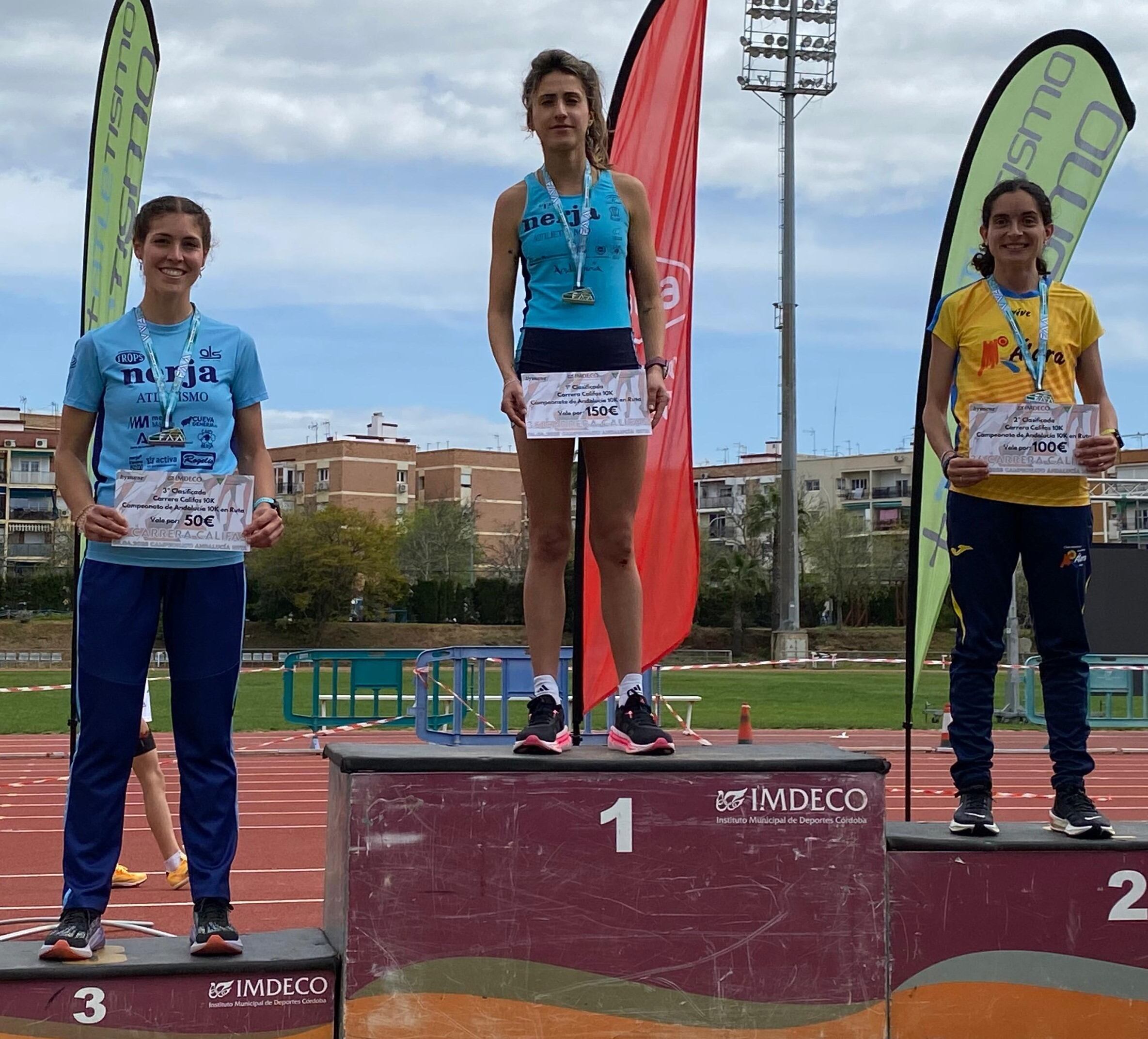 Atletas del Trops Cueva de Nerja en el podium en el Campeonato de Andalucía de 10 kilómetros en ruta