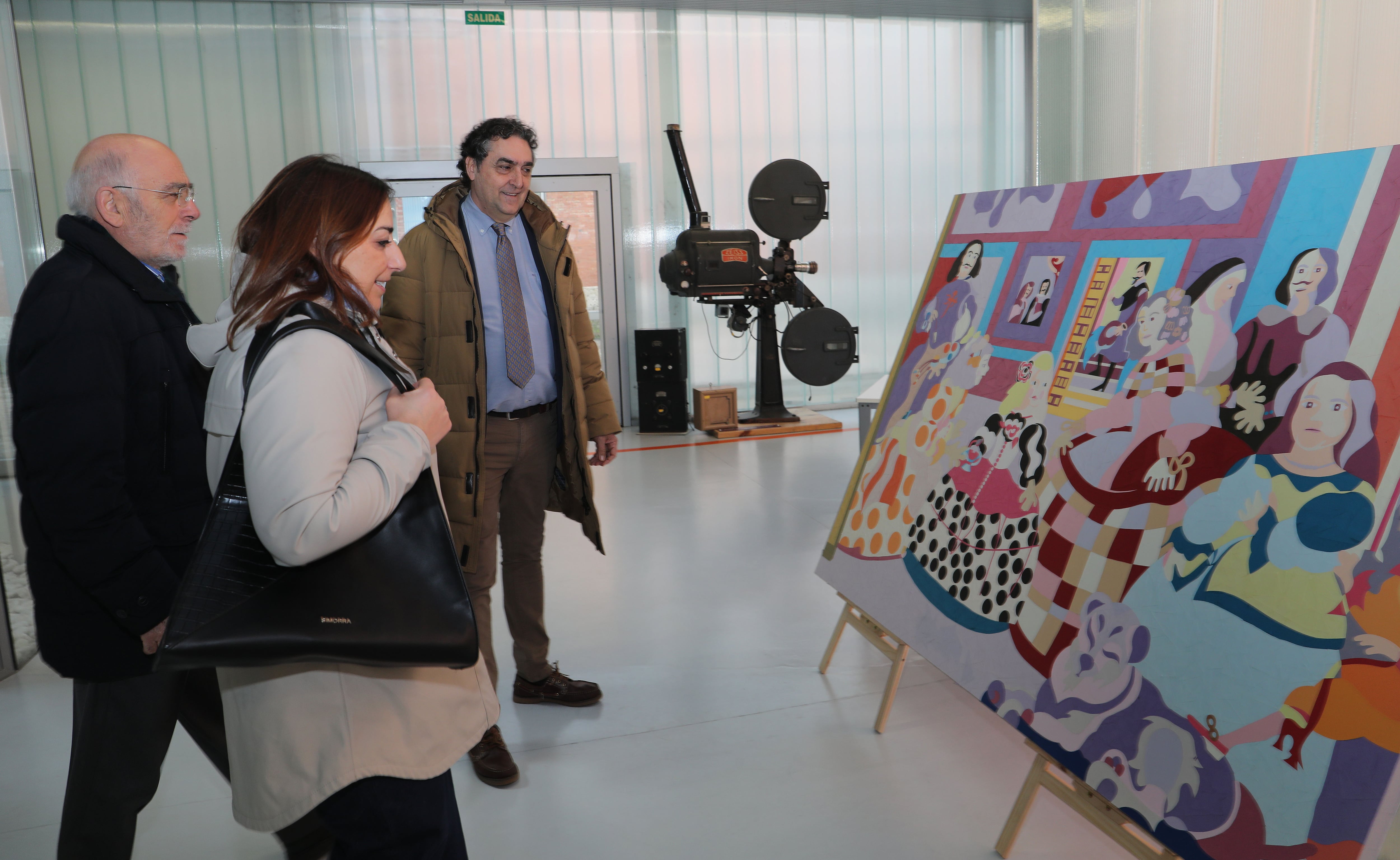 La alcaldesa de Palencia, Miriam Andrés,junto al gerente de la fundación Personas de Palencia, Antonio Mota, entre otros usuarios de la fundación, asiste a la inauguración de la exposición 'IntegrARTE' de la Fundación Personas