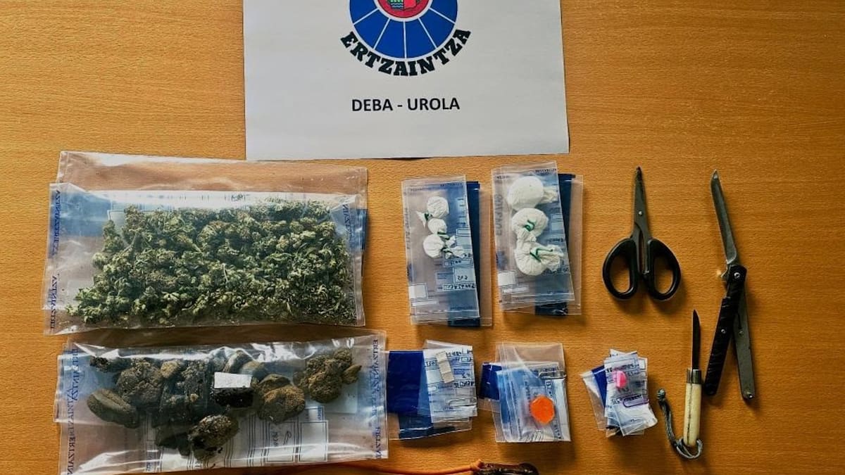 Detenido en Aretxabaleta con 175 gramos de hachís, 18 de anfetamina, otras drogas y dos navajas