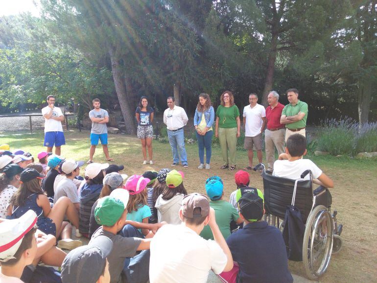 Visita al campamento de Saldaña