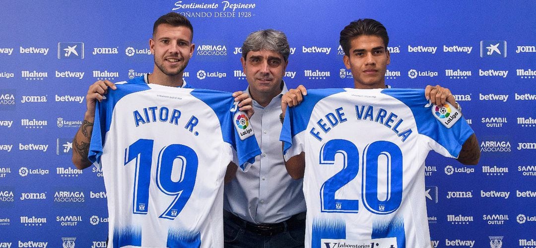 Txema Indias, director deportivo pepinero, entre los últimos fichajes del club.