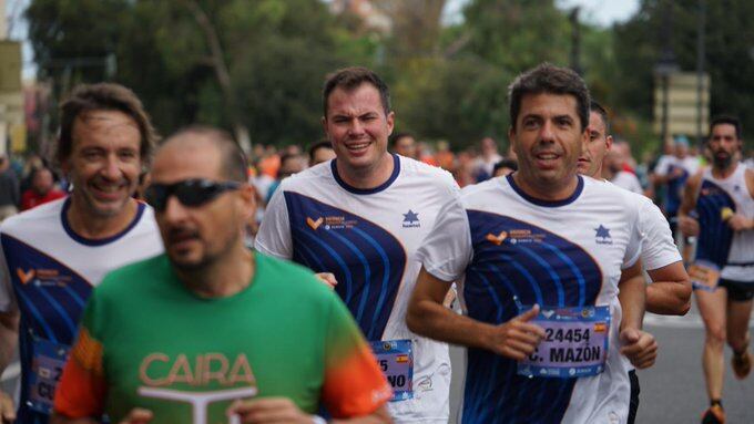 Carlos Mazón corriendo el Medio Maratón de València