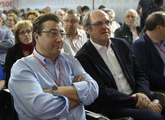 El candidato del PSOE a la Comunidad de Madrid, Ángel Gabilondo, junto al candidato a la Presidencia de la Junta de Extremadura, Guillermo Fernández Vara.