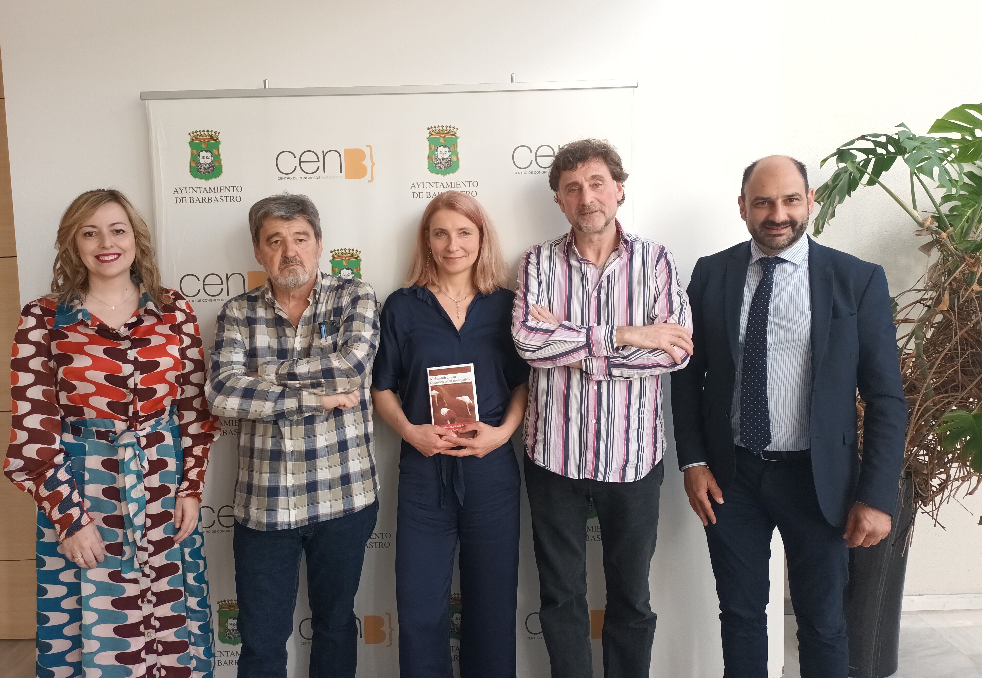 Pilar Abad, Karmelo C. Iribarren, Aleksandra Lun, Carlos Muñoz y Fernando Torres antes de la entrega de los premios