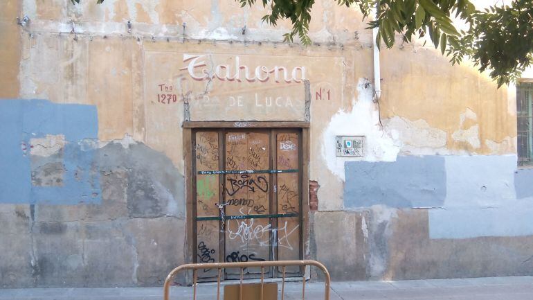 El edificio de La Tahona, en la plaza General Prim.