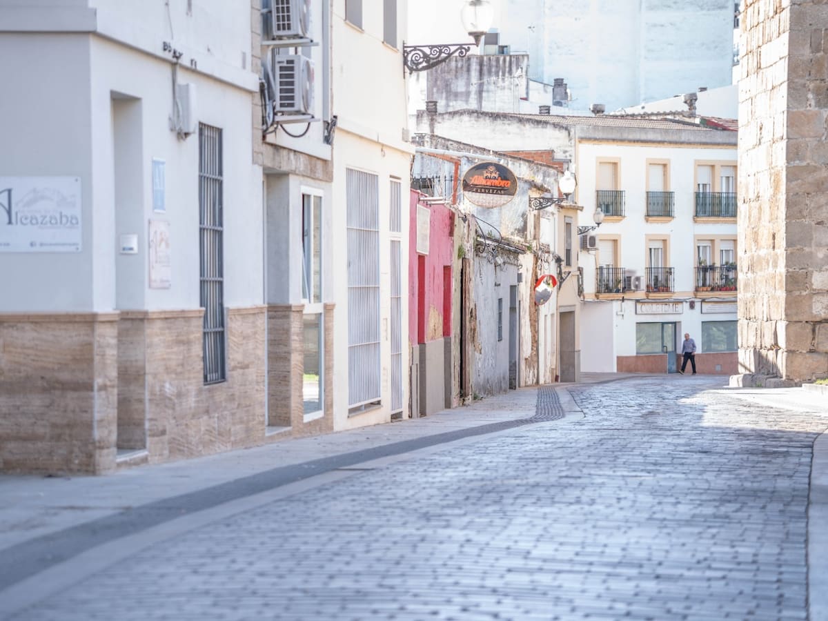 La calle Graciano de Mérida se cortará al tráfico el lunes por reparación de la calzada