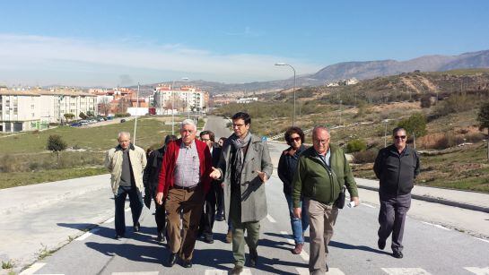 Visita al barrio Parque Nueva Granada de Paco Cuenca y sus concejales del PSOE de Granada