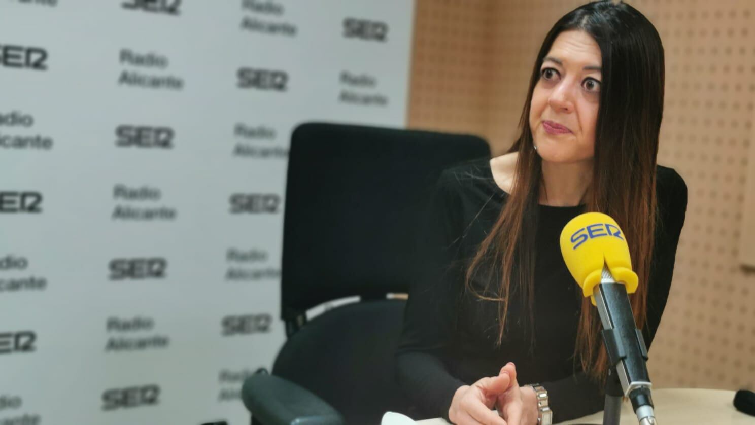 La exconsellera de Innovación, Universidades y Sociedad Digital, Carolina Pascual, en los estudios de Radio Alicante (archivo)