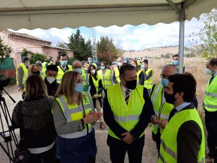 Marifrán Carazo, Consejera de Fomento, junto a Raúl Caro y otras autoridades del gobierno andaluz