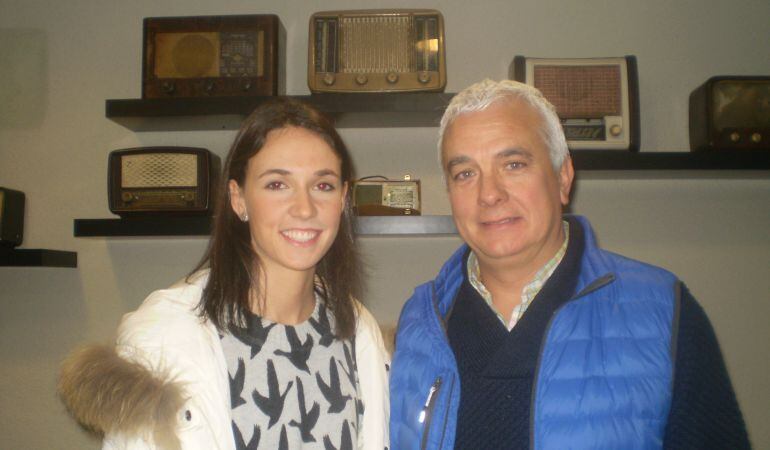 La Hermandad de Nuestra Señora de la Paz de Alcobendas entrega su Premio de la Paz a los Valores Humanos 2016 al Albergue Santa María de la Paz, regentado por los Hermanos de San Juan de Dios. En la foto Irma Aguado, vocal de la Hermandad, junto al hermano Juan Antonio Diego, del albergue Santa María de la Paz, a su paso por SER Madrid Norte