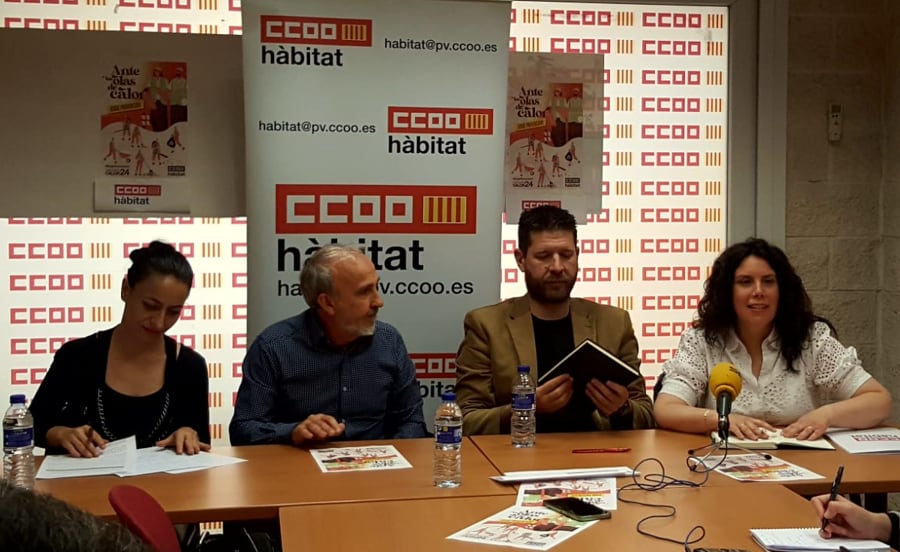 De izquierda a derecha: Cristina Solera, secretaria de Salud Laboral y Formación de CCOO de l&#039;Hàbitat PV; Josep Albors, secretario general de CCOO de l&#039;Hàbitat PV; Daniel Barragán, secretario general de CCOOdel Hábitat y Aida Suárez, secretaria de Salud Laboral y Formación de CCOO de l&#039;Hàbitat PV