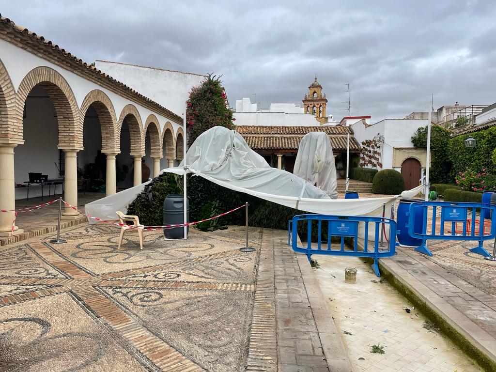 Instalación del Palacio de Viaja protegida de la lluvia y el viento