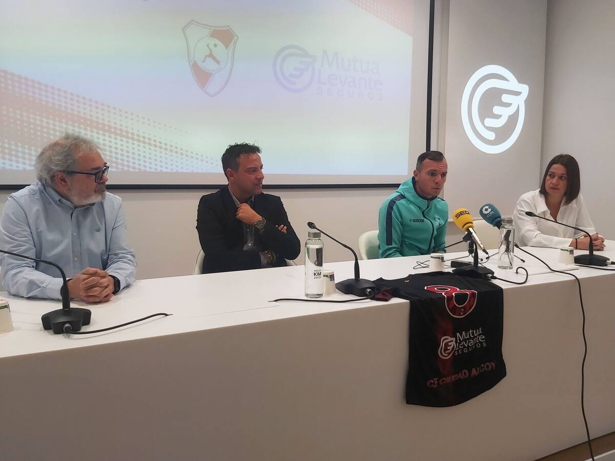 Mutua Levante y el CF Ciudad Alcoy firman un convenio de colaboración