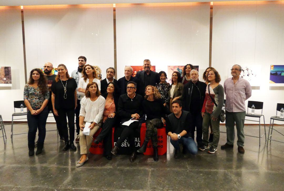 El director del Festival, José Luis Cienfuegos junto a representantes de entidades colaboradoras en las actividades paralelas del Festival